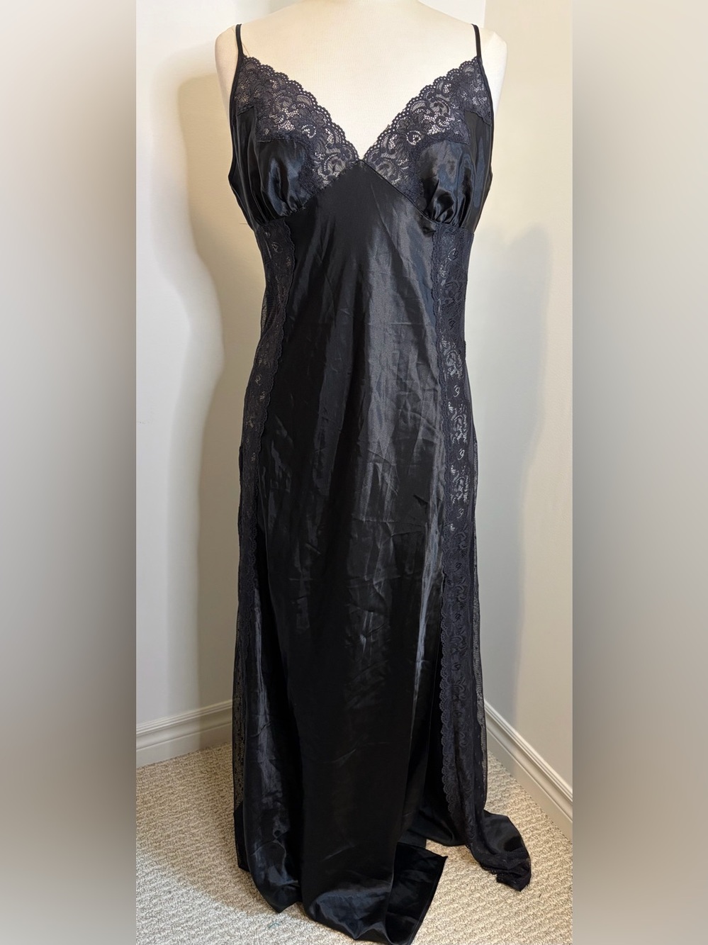 LA VIE EN ROSE Black Satin & Lace Long Nightgown Slip SIZE XL/TG